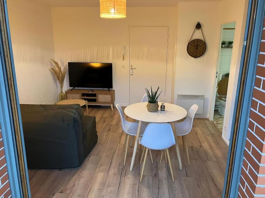 Appartement Studio Cosy 12 Min Arc De Triomphe à Rueil-Malmaison Extérieur photo