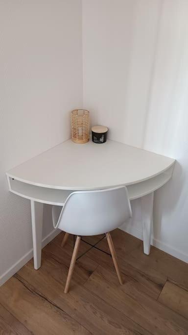 Appartement Studio Cosy 12 Min Arc De Triomphe à Rueil-Malmaison Extérieur photo