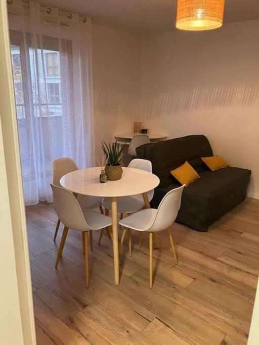 Appartement Studio Cosy 12 Min Arc De Triomphe à Rueil-Malmaison Extérieur photo